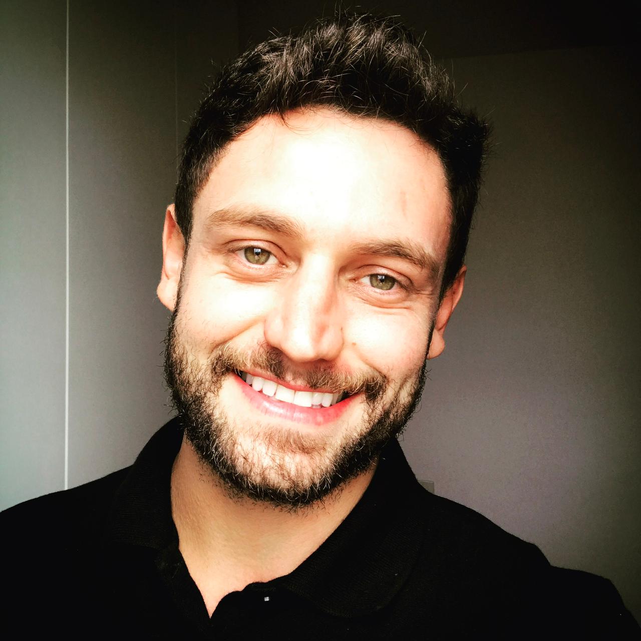 Dr.  Lucas Ferreira Alves